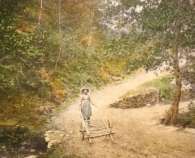 Uma trilha de montanha nos vales valdenses. Keystone View Co., 1895. Domínio público.