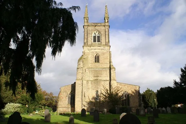Igreja de Santa Maria, Lutterworth. Foto: Chris Stafford, CC BY-SA 2.0 (geograph.org.uk).